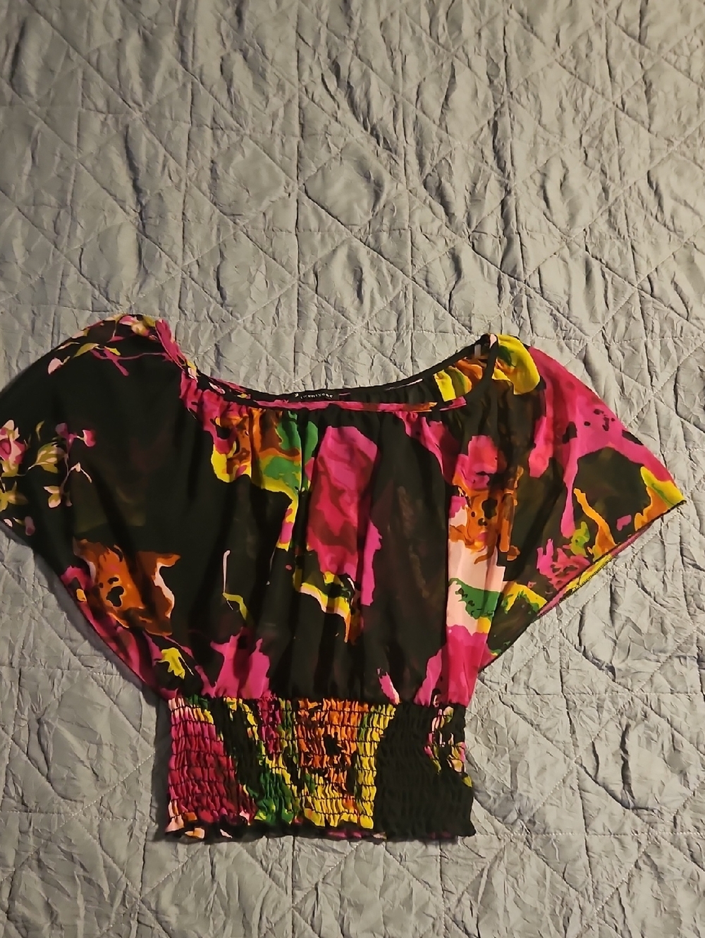 Twentyone Vibrant Floral Off-Shoulder Crop Top in Black & Hot Pink Y2K Size S